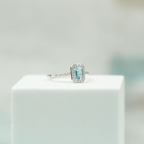 Platinum Aquamarine Ring - Image 3