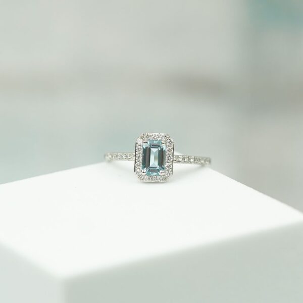 Platinum Aquamarine Ring - Image 4