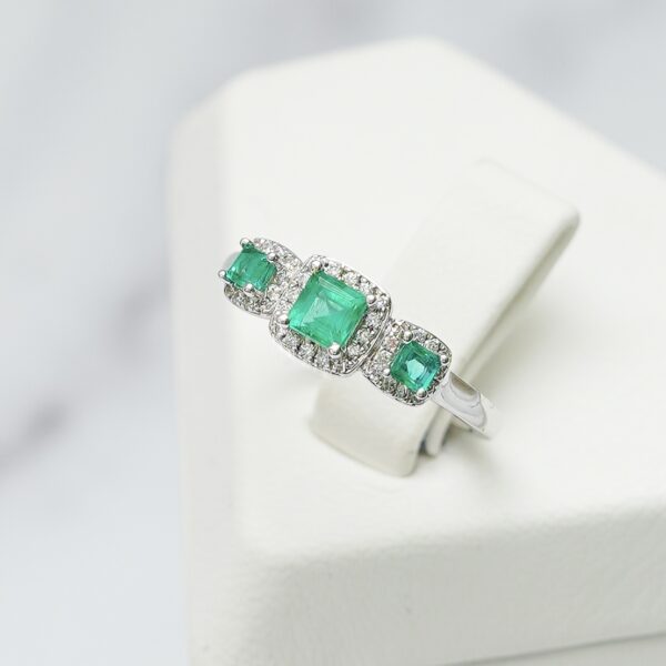 Emerald Trilogy Ring - Image 4