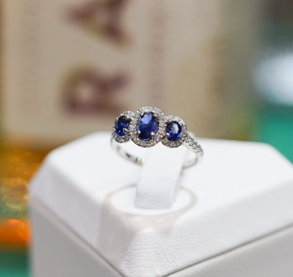 Platinum Oval Sapphire Trilogy Ring - Image 3