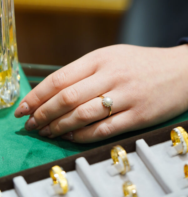 Diamond and Fresh Water Pearl Ring - Image 3