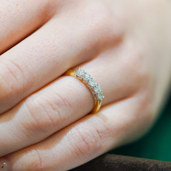 9K Yellow Gold 5 Stone Diamond Ring - Image 3