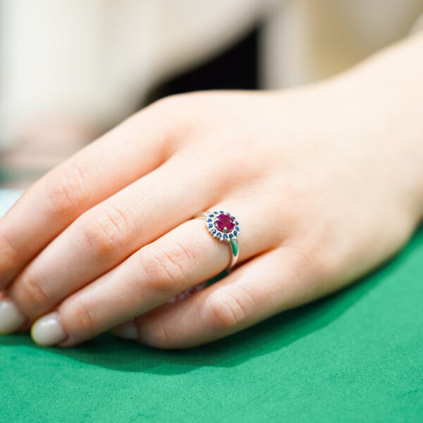 Ruby Sapphire and Diamond Ring in White Gold - Image 3