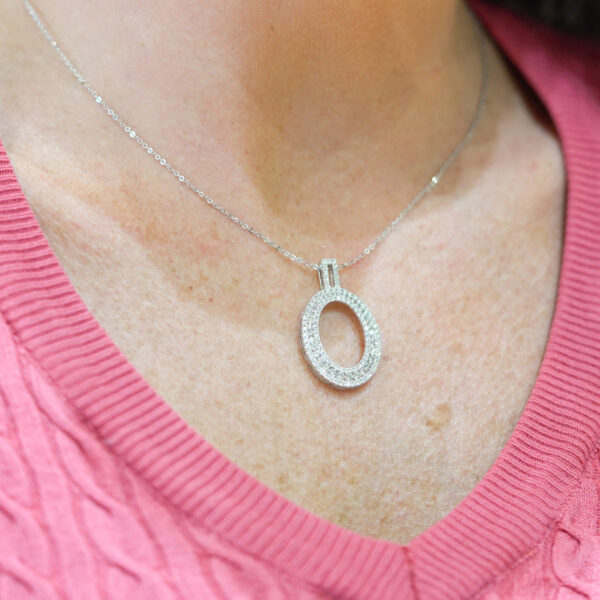 18ct White Gold Oval Diamond Necklace - Image 2