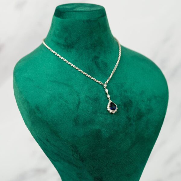 18ct White Gold Sapphire and Diamond Necklace - Image 4