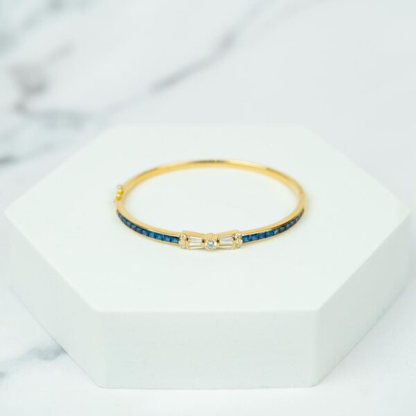 18ct Yellow Gold Diamond and Sapphire Bangle - Image 4