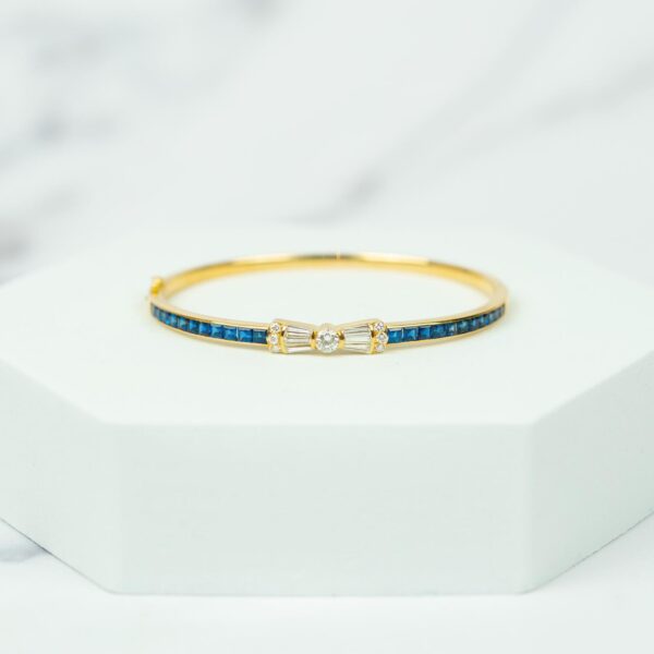 18ct Yellow Gold Diamond and Sapphire Bangle - Image 3