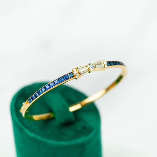 18ct Yellow Gold Diamond and Sapphire Bangle - Image 2