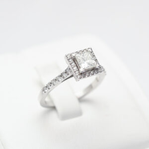 Princess Cut Diamond Engagement Ring in 18Kt White Gold